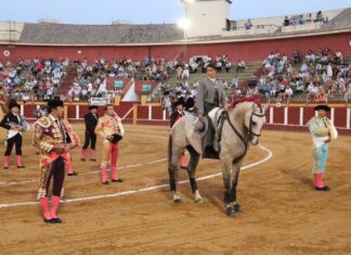 Lea Vicens se quita de en medio y se convierte en triste protagonista de la noche en Fuengirola