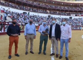 El Colegio de Veterinarios entregó a Juan Pedro Domecq el premio de Jaraiz