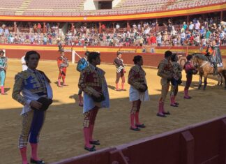 Dos orejas para Candelas y ovación a Alguiar en Roquetas de Mar