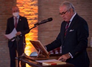 Pedro Navarro toma posesión como presidente del Colegio de Médicos