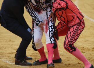 Javier Orozco está siendo intervenido y estoqueará el sexto de la tarde