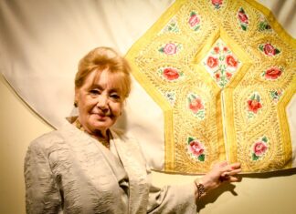 Utama ofrece una conferencia con la Maestra Nati