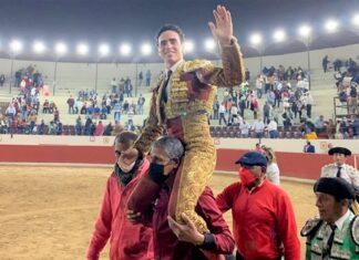 Joaquín Galdós comienza con un indulto en la Feria de La Esperanza