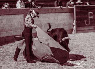 Maripaz Vega corta dos orejas en un festival en México