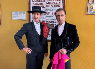 Algeciras disfruta, por un día, de la torería de Pepe Luis Martín y Fernando Cámara