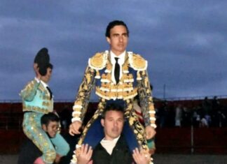 Joaquín Galdós arranca la temporada por la Puerta Grande