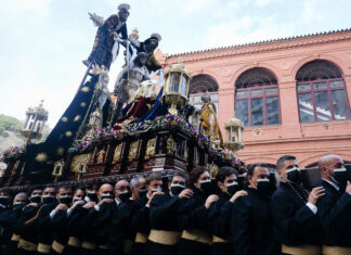 Vuelta al ruedo de La Malagueta de la Cofradía del Descendimiento