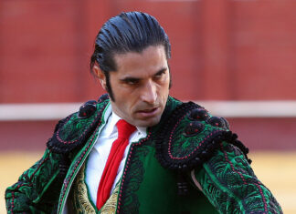 Javier Conde inicia la temporada en un singular festejo