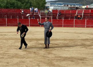 Fernando Cámara corta una oreja en su regreso a los ruedos