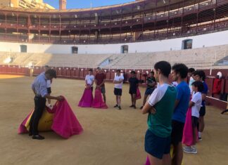 Vega comparte su maestría a los chavales