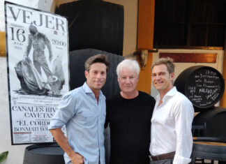 Loren ilustra el cartel de un festival taurino para Vejer de la Frontera