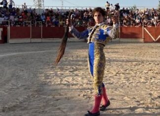 Cuatro orejas y un rabo para Ignacio Candelas en Cogollos de Guadix