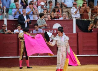 Dos ovaciones tras petición a Lavado en Santa Cruz del Retamar