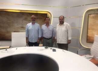 El empresario José María Garzón visita el plató de Málaga de Luces en 101 TV