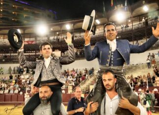 Ferrer Martín demuestra que está al nivel de los grandes y sale a hombros con Guillermo Hermoso de Mendoza