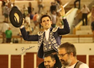 Guillermo Hermoso de Mendoza debuta a lo grande en la de rejones de Antequera