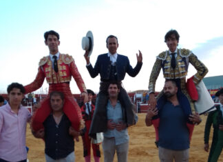 Ferrer Martín, a hombros con Curro Díaz y Mario Sotos en Olvera