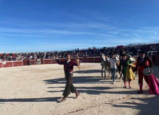 Ferrer Martín le corta el rabo a un toro de Jódar y Ruchena de vuelta al ruedo