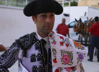 Alejandro Sánchez es premiado por el mejor par de banderillas en Guadarrama