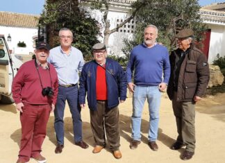 La Peña Los Cabales de Antequera visita la ganadería de Lora Sangrán