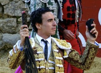 Tres orejas y rabo para Galdós en el inicio de temporada en Villaluenga