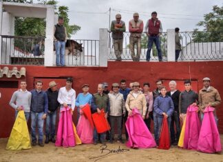 Incertidumbre entre los aficionados fuengiroleños por el futuro de su plaza