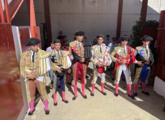 Ovación a Candelas en la novillada de Canal Sur en Guillena