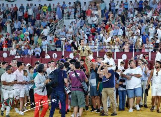 Mucho más que una Puerta Grande: gran tarde de toros en La Malagueta