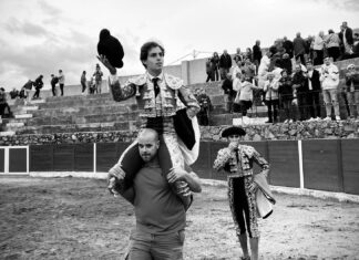 Un imparable Ignacio Candelas corta tres orejas en Navalperal