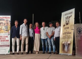 Presentación del cartel del 25 Aniversario de la plaza de Madridejos con Fortes