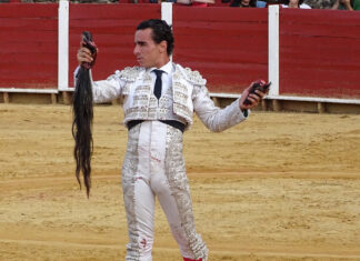 Joaquín Galdós corta un rabo en ‘La Ancianita’ de Béjar