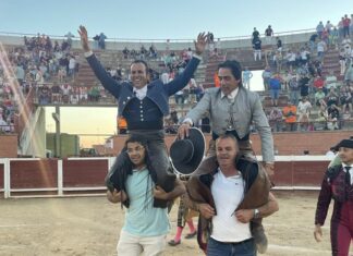 Ferrer Martín sale a hombros con Óscar Borjas en Mojados (Valladolid)