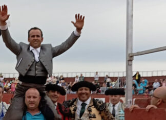 Ferrer Marín corta dos orejas y sale a hombros en Brazatortas