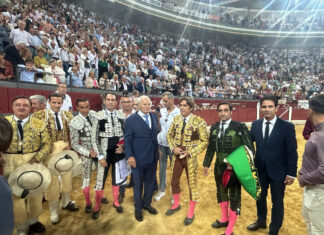 La cuadrilla ‘malagueña’ de El Cordobés escolta a su maestro hasta su despedida