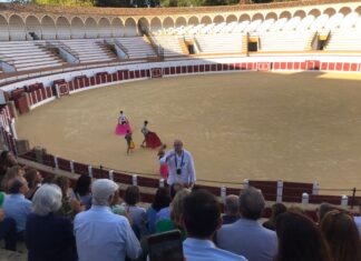 Gran aceptación de la visita arquitectónica a la Plaza de Toros de Antequera