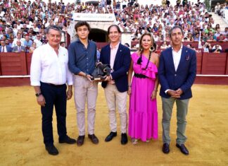 Segundo trofeo consecutivo del Colegio de Veterinarios al toro más bravo para la ganadería de Daniel Ruiz