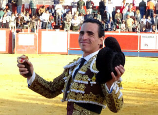 Galdós corta sus primeras orejas de la temporada en Sanlúcar La Mayor