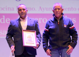 Paco Navarrete recoge su trofeo de Sotillo de la Adrada
