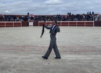 El fuerte viento no impide que los toros vuelvan a lo grande a Sierra de Yeguas