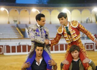 Gallego y Peregrino logran salir a hombros en la novillada del Circuito en Antequera