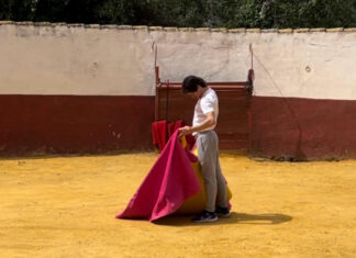 Santana Claros avanza en su recuperación y ya torea de salón