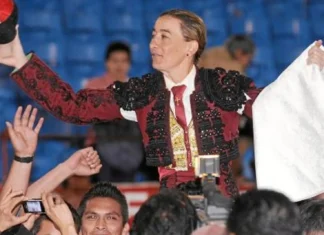 Tertulia literaria del escritor Óscar Fernández, con Maripaz Vega como invitada, para presentar ‘Yo, Matadora’