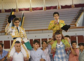 Impactante debut de Marco Pérez en Antequera, a hombros con Manuel Román