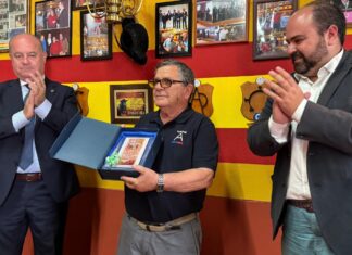 Homenaje a la Peña Los Cabales en el II Encuentro de Peñas