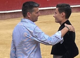 Una vuelta al ruedo y un brindis especial de El Gali en Valencia