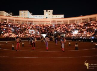 La Corrida de Candiles reivindica los toros como el espectáculo más sublime