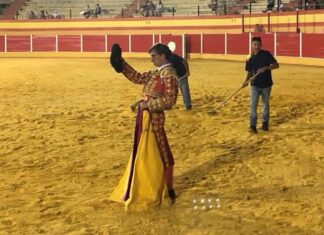 Antonio Arias pincha en Motril una buena actuación en su debut de luces