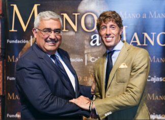 Manuel Escribano presenta su libro antes de torear en La Malagueta