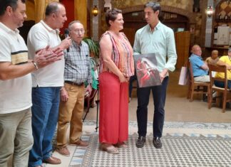 Fortes acompaña a la Peña de Cártama en su almuerzo de Feria