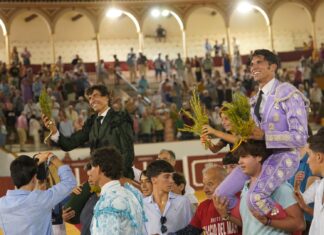 Curro Díaz y Cayetano, dos formas de triunfar en la Goyesca de Antequera